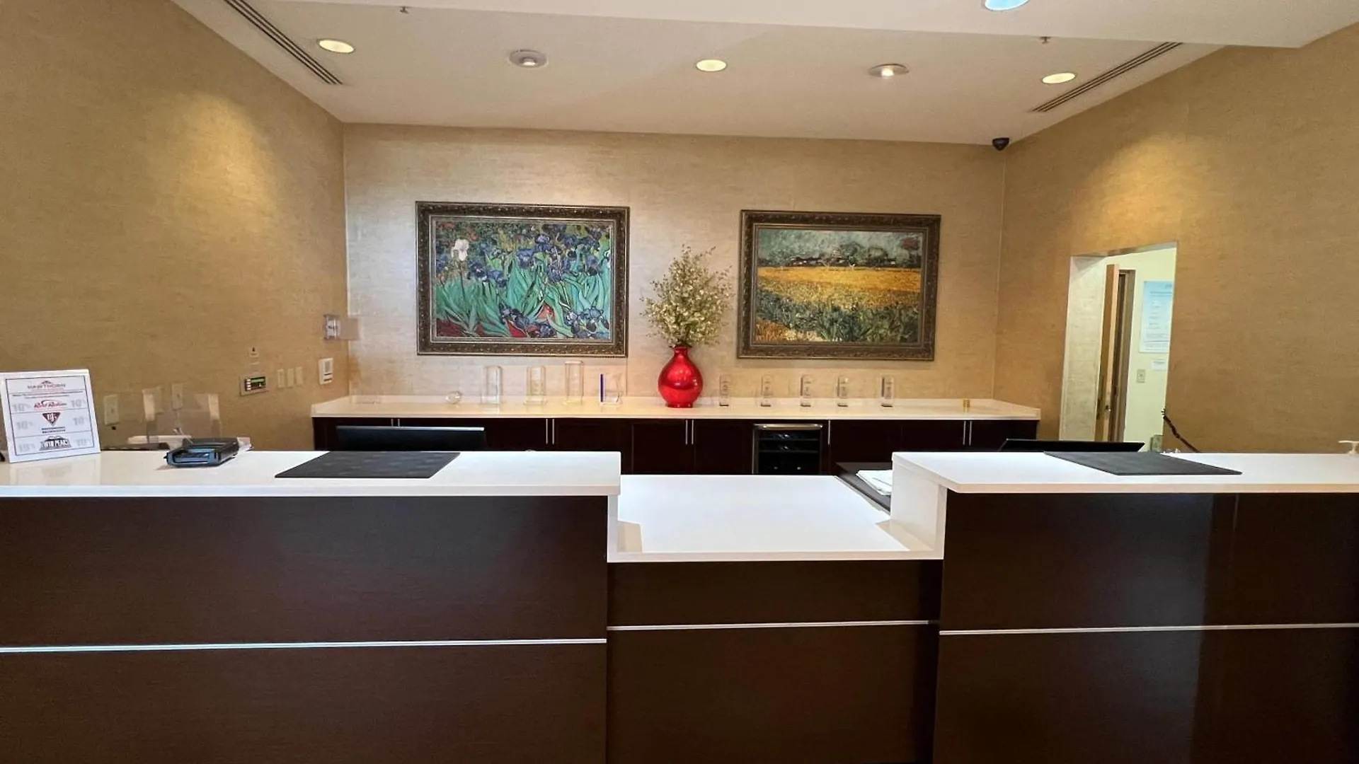 Staying Near Downtown West Palm Beach: 7 Airport Hotels Compared