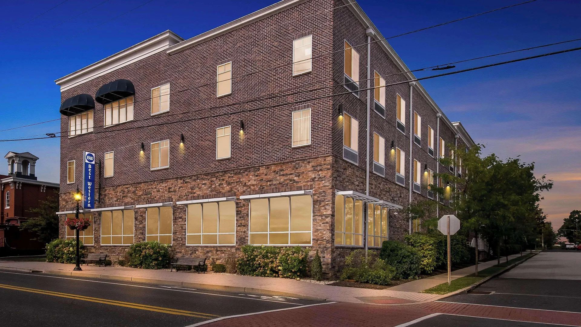 Staying Near High Water Mark Monument: 4 Central Gettysburg Hotels Compared