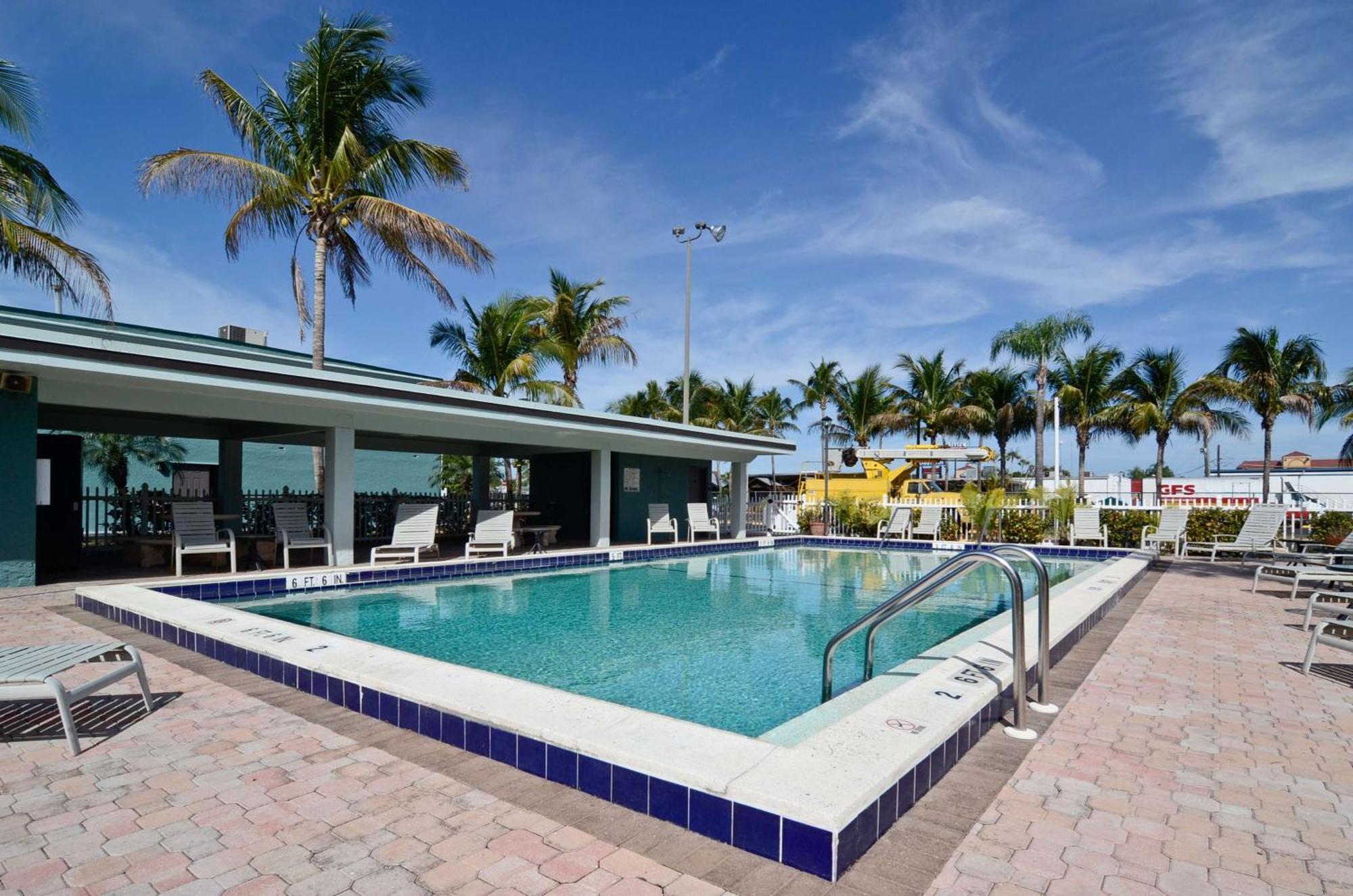 13 Smart Airport Hotels Near Six Mile Cypress Slough Preserve
