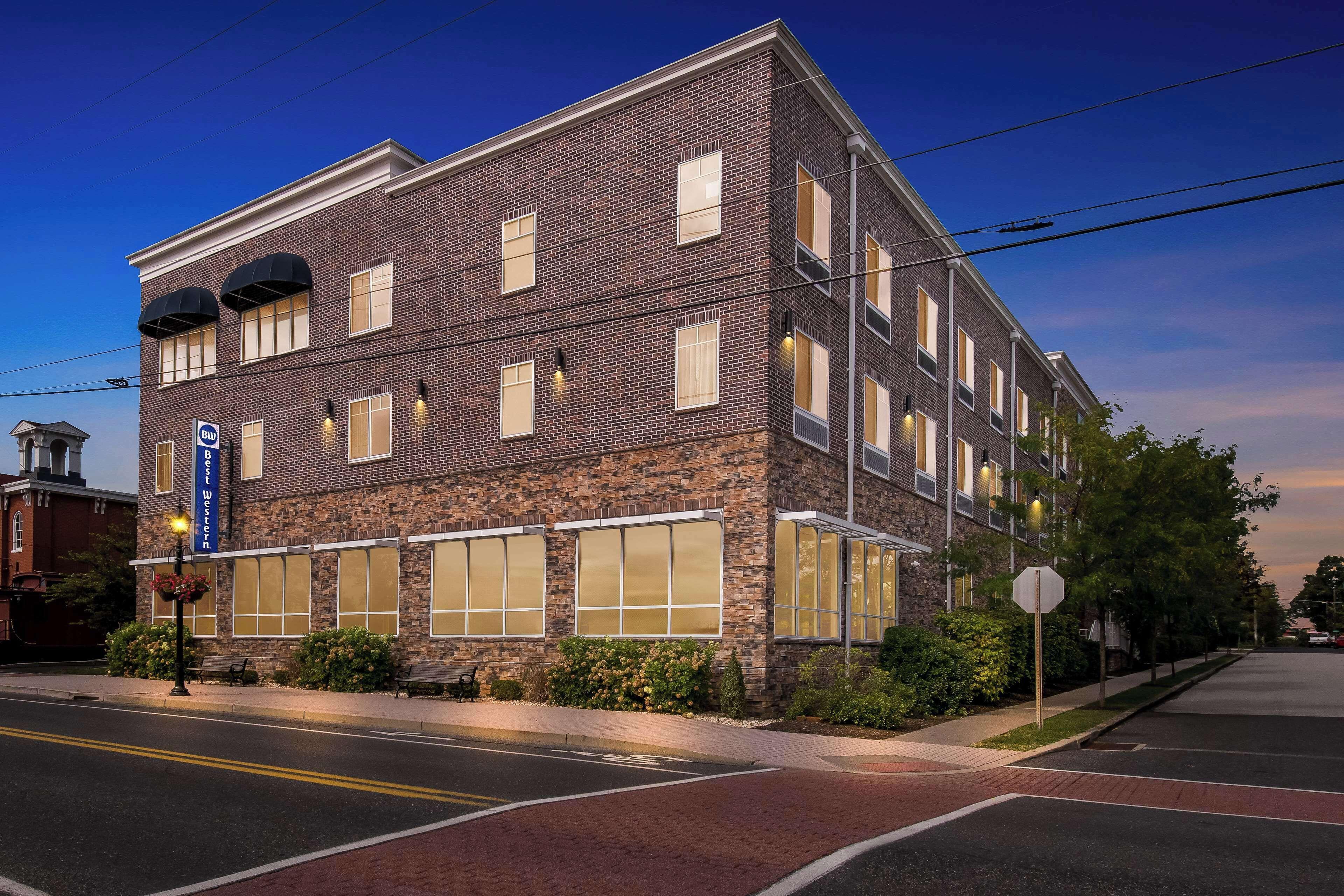 Staying Near High Water Mark Monument: 4 Central Gettysburg Hotels Compared